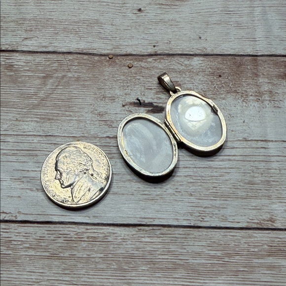 Vintage 925 Sterling  Silver Claddagh Locket Necklace By K & L - Picture 3 of 5